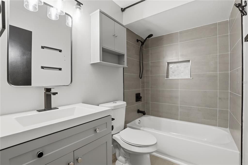 For Rent: $2,400 (3 beds, 2 baths, 1300 Square Feet)