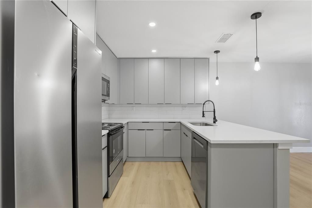 For Rent: $2,400 (3 beds, 2 baths, 1300 Square Feet)