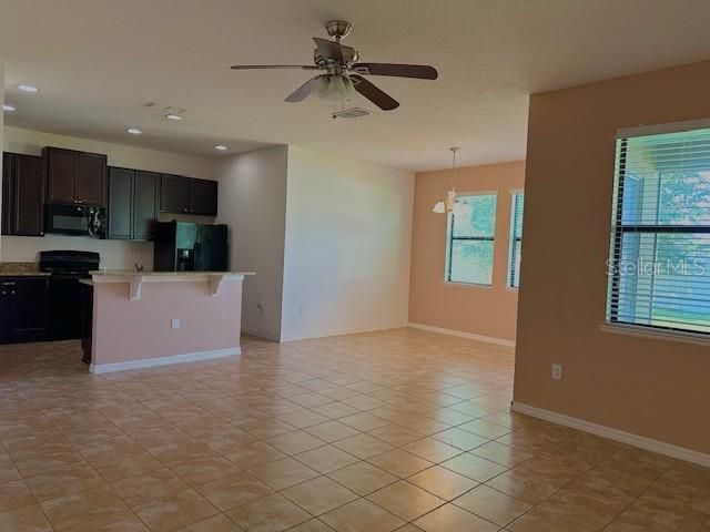 En Venta: $329,900 (3 camas, 2 baños, 1555 Pies cuadrados)