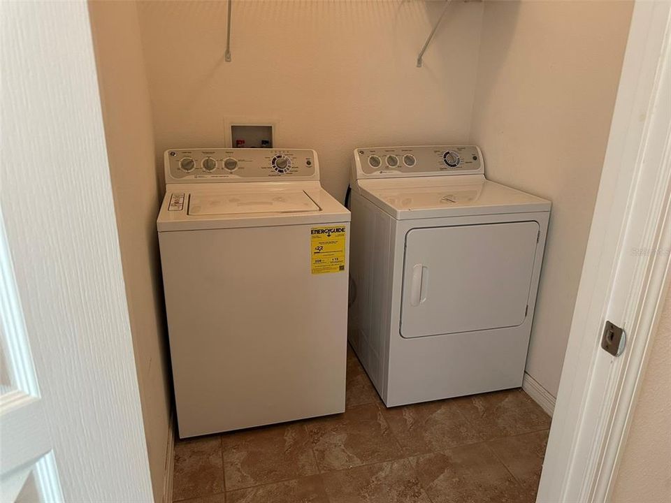 En Venta: $329,900 (3 camas, 2 baños, 1555 Pies cuadrados)