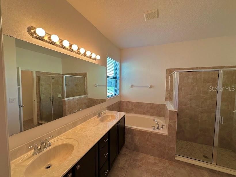 En Venta: $329,900 (3 camas, 2 baños, 1555 Pies cuadrados)