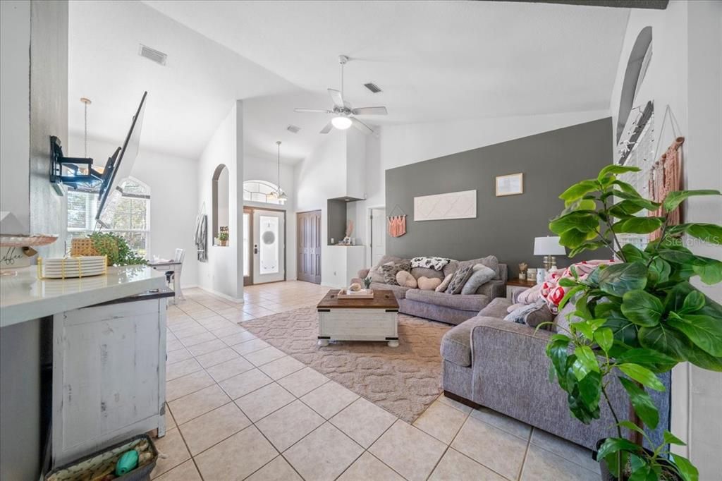 For Sale: $299,000 (3 beds, 2 baths, 1884 Square Feet)