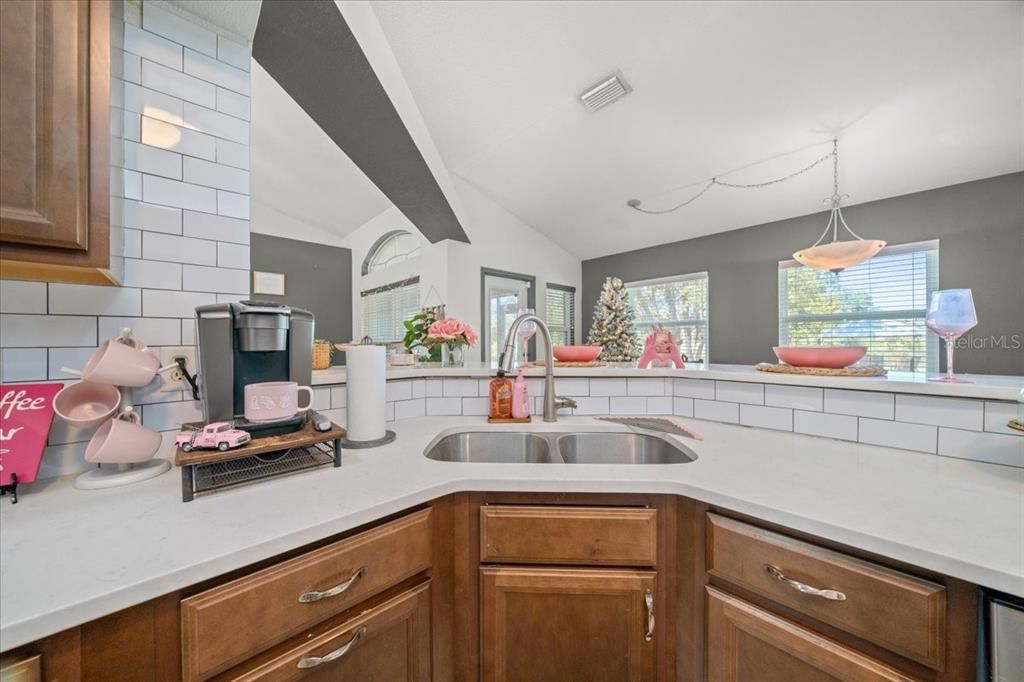 For Sale: $299,000 (3 beds, 2 baths, 1884 Square Feet)