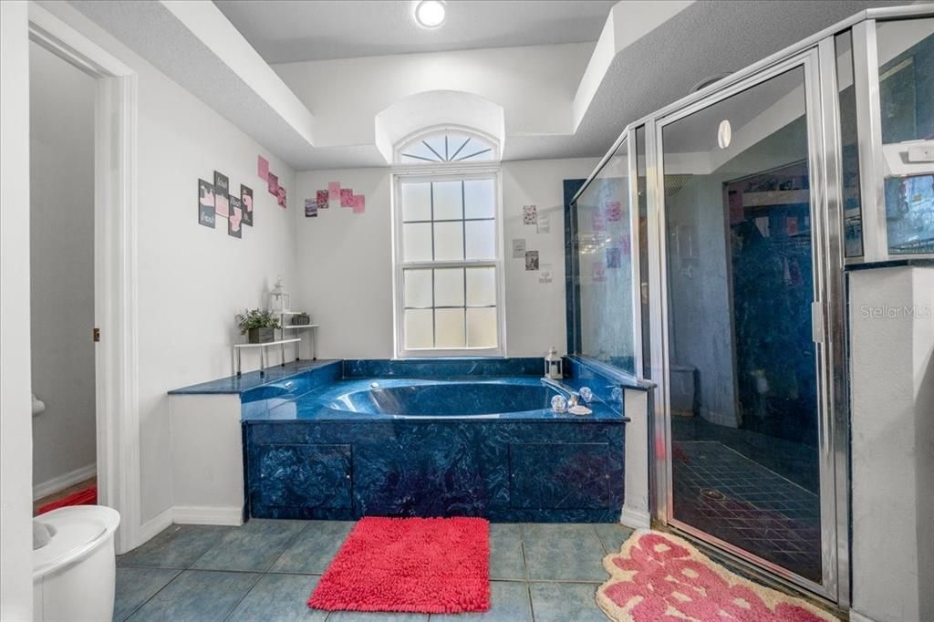 For Sale: $299,000 (3 beds, 2 baths, 1884 Square Feet)