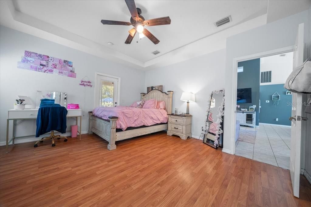 For Sale: $299,000 (3 beds, 2 baths, 1884 Square Feet)