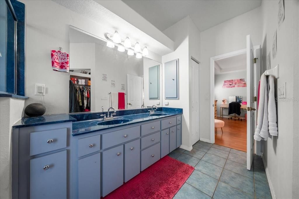 For Sale: $299,000 (3 beds, 2 baths, 1884 Square Feet)