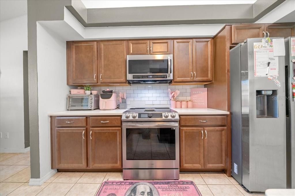 For Sale: $299,000 (3 beds, 2 baths, 1884 Square Feet)