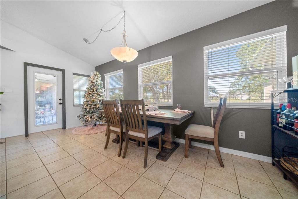 For Sale: $299,000 (3 beds, 2 baths, 1884 Square Feet)