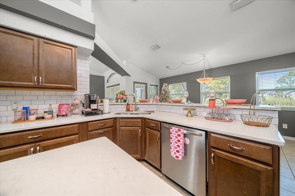 For Sale: $299,000 (3 beds, 2 baths, 1884 Square Feet)