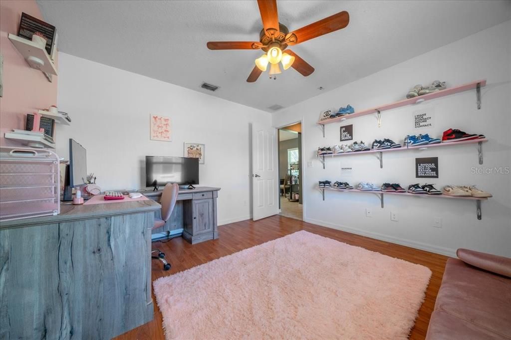 For Sale: $299,000 (3 beds, 2 baths, 1884 Square Feet)