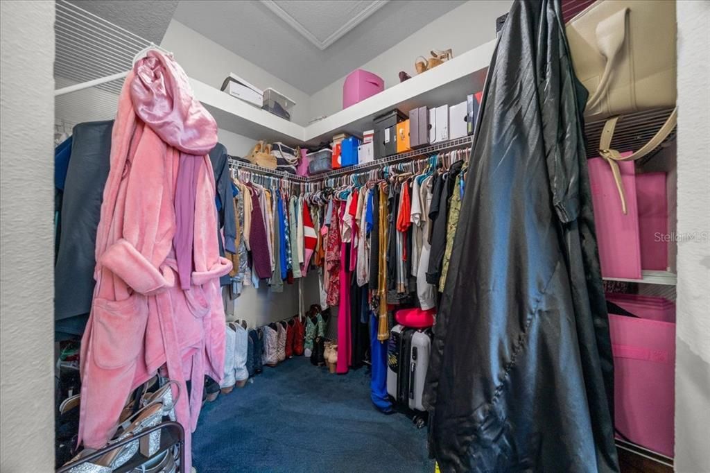 For Sale: $299,000 (3 beds, 2 baths, 1884 Square Feet)