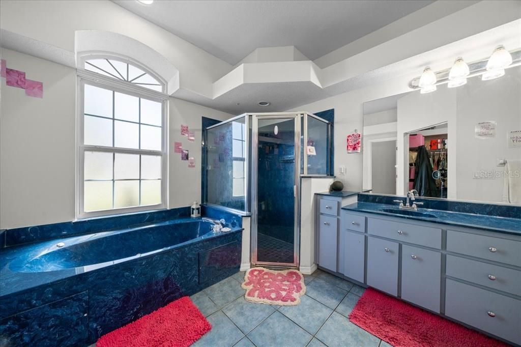 For Sale: $299,000 (3 beds, 2 baths, 1884 Square Feet)