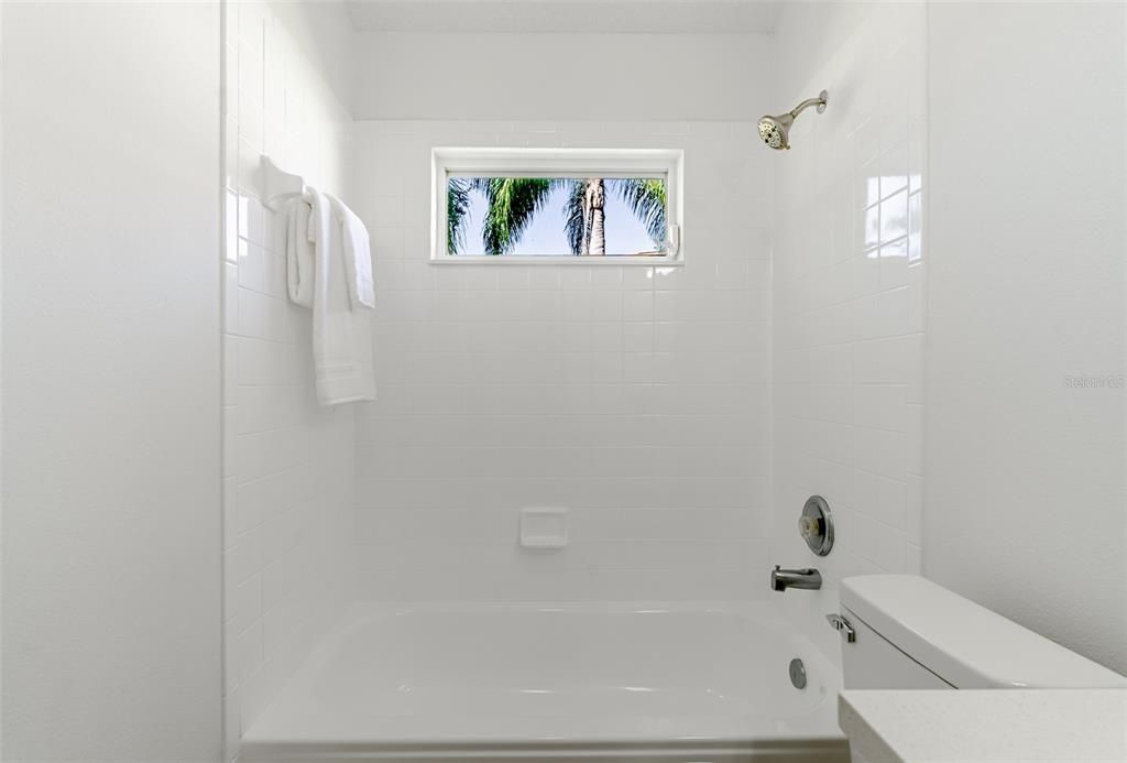 Под контрактом: $515,000 (3 спален, 2 ванн, 1698 Квадратных фут)