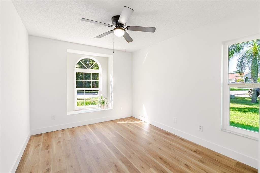 Под контрактом: $515,000 (3 спален, 2 ванн, 1698 Квадратных фут)