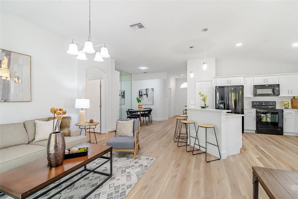 Под контрактом: $515,000 (3 спален, 2 ванн, 1698 Квадратных фут)