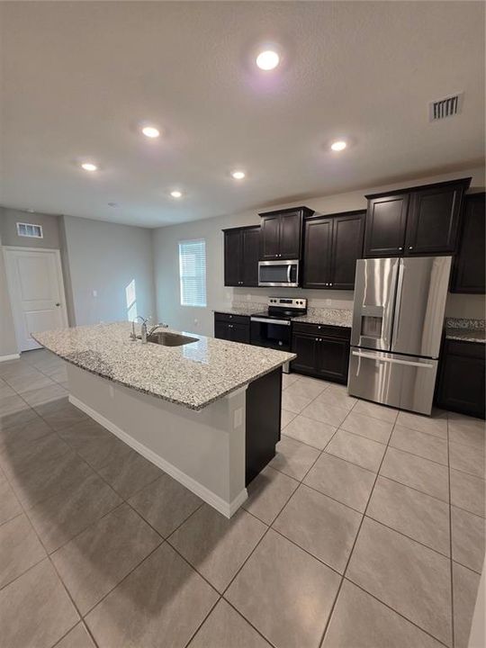 出租: $2,600 (4 贝兹, 3 浴室, 2344 平方英尺)