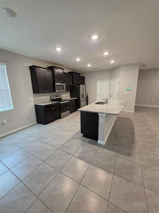 出租: $2,600 (4 贝兹, 3 浴室, 2344 平方英尺)