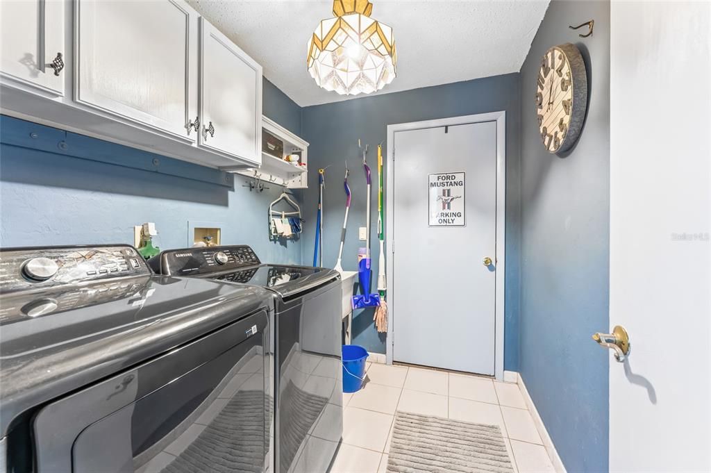 For Sale: $425,000 (3 beds, 2 baths, 1959 Square Feet)