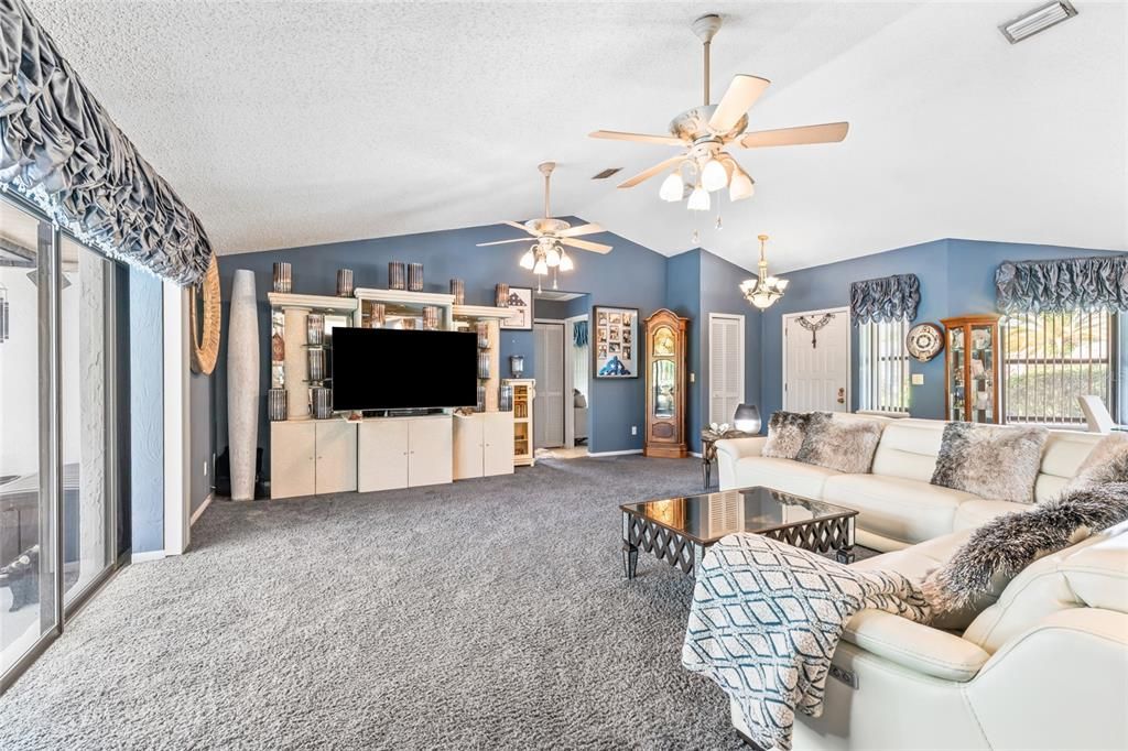 For Sale: $425,000 (3 beds, 2 baths, 1959 Square Feet)