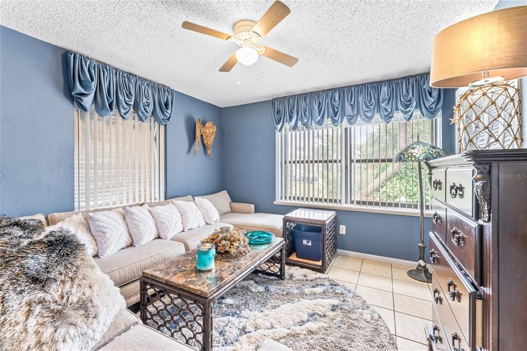 For Sale: $425,000 (3 beds, 2 baths, 1959 Square Feet)