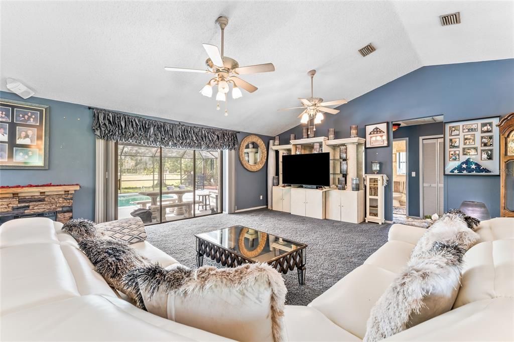 For Sale: $425,000 (3 beds, 2 baths, 1959 Square Feet)