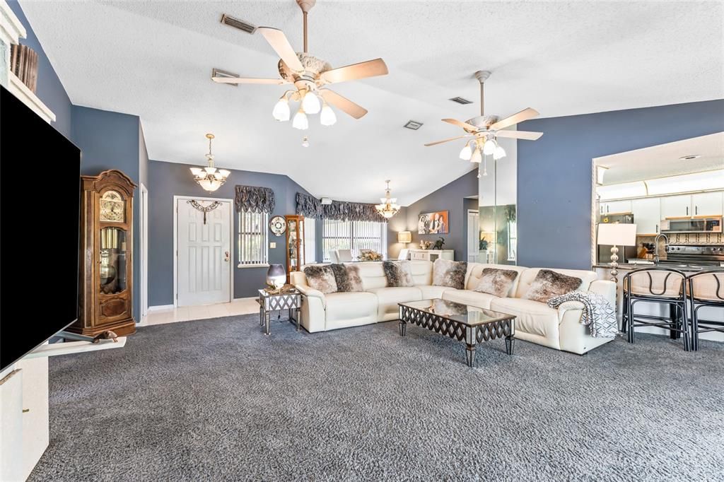 For Sale: $425,000 (3 beds, 2 baths, 1959 Square Feet)