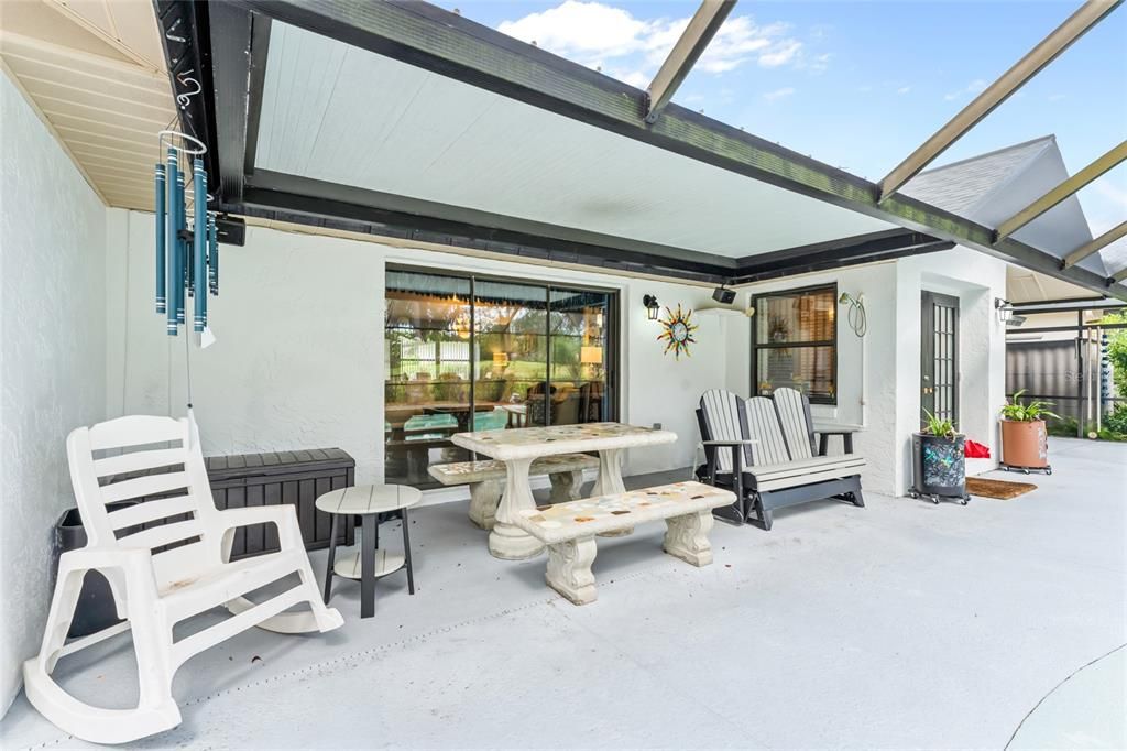 For Sale: $425,000 (3 beds, 2 baths, 1959 Square Feet)