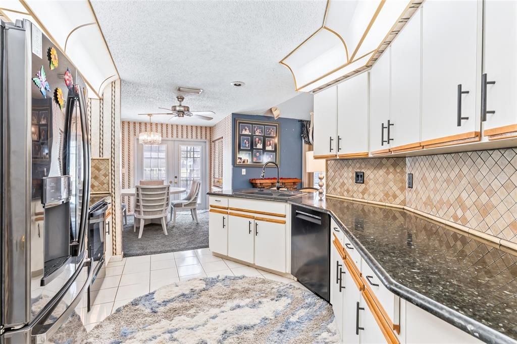 For Sale: $425,000 (3 beds, 2 baths, 1959 Square Feet)