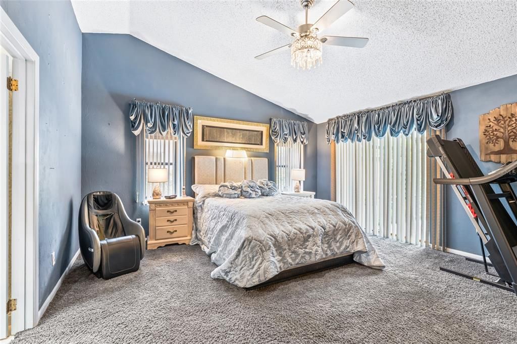 For Sale: $425,000 (3 beds, 2 baths, 1959 Square Feet)