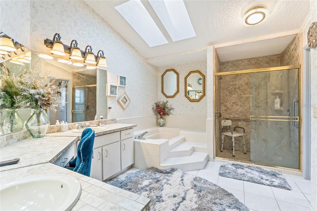 For Sale: $425,000 (3 beds, 2 baths, 1959 Square Feet)