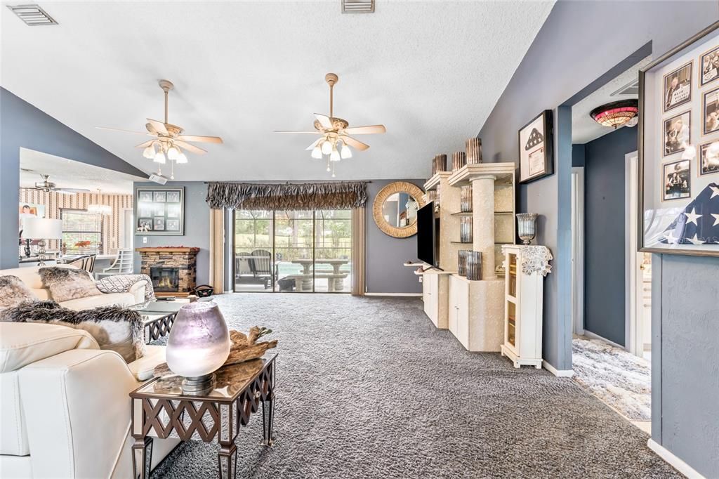 For Sale: $425,000 (3 beds, 2 baths, 1959 Square Feet)