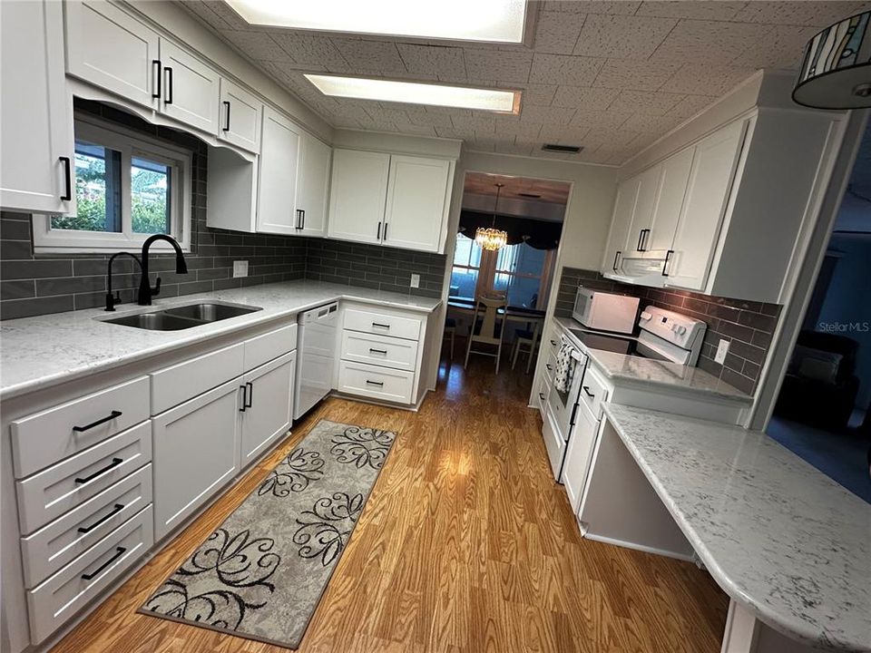 For Sale: $169,900 (2 beds, 2 baths, 1152 Square Feet)