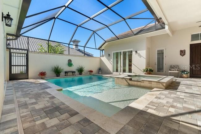 En Venta: $850,000 (4 camas, 3 baños, 2712 Pies cuadrados)