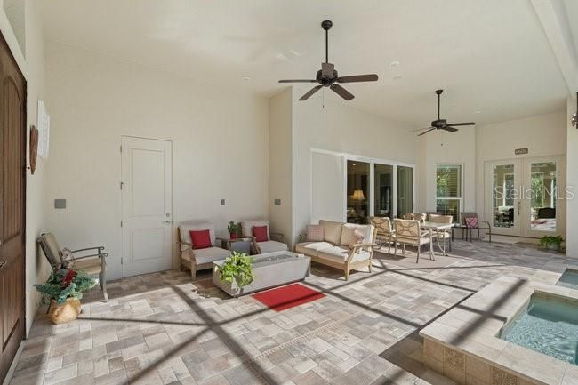 En Venta: $850,000 (4 camas, 3 baños, 2712 Pies cuadrados)