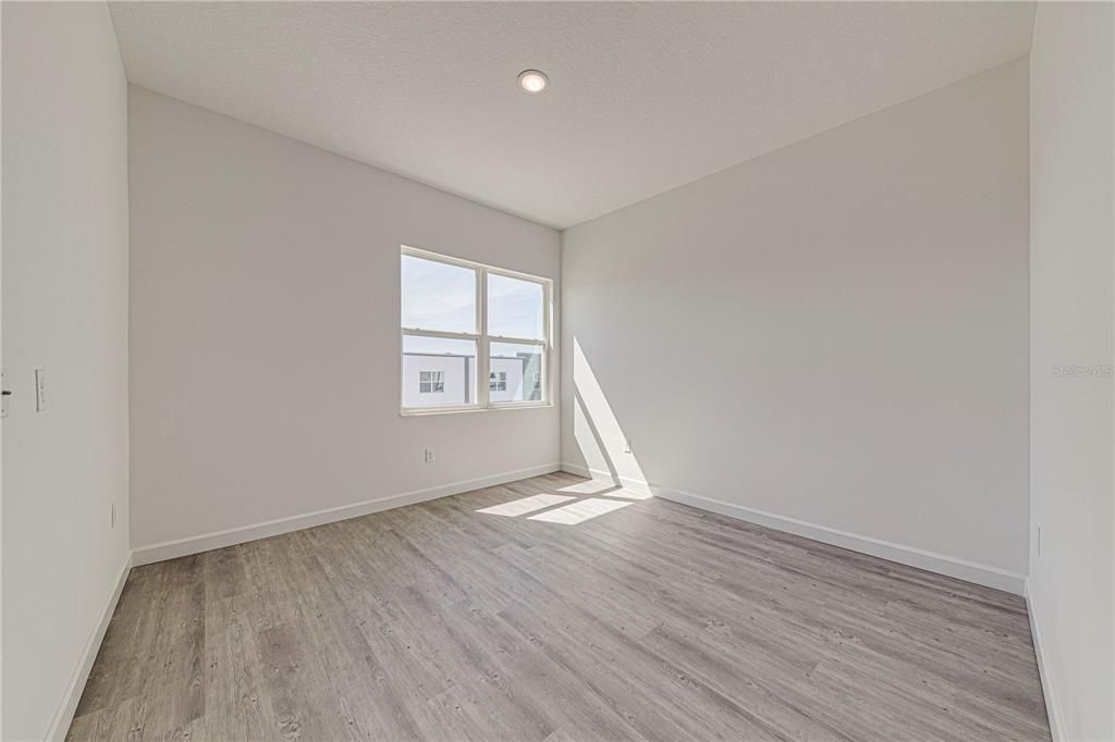 Active With Contract: $329,999 (5 beds, 4 baths, 1671 Square Feet)