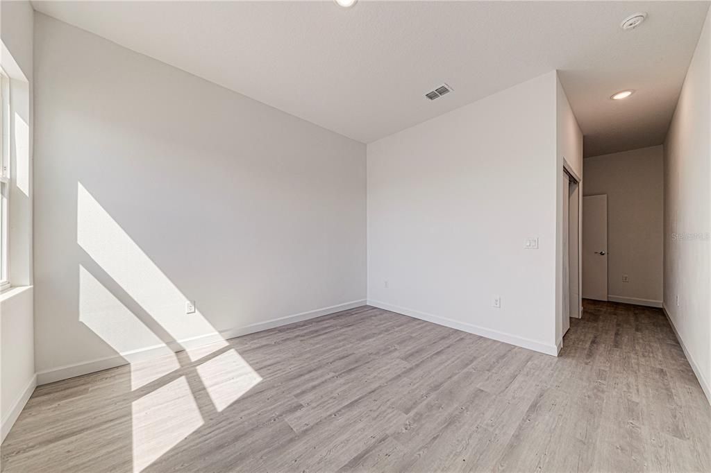 Active With Contract: $329,999 (5 beds, 4 baths, 1671 Square Feet)