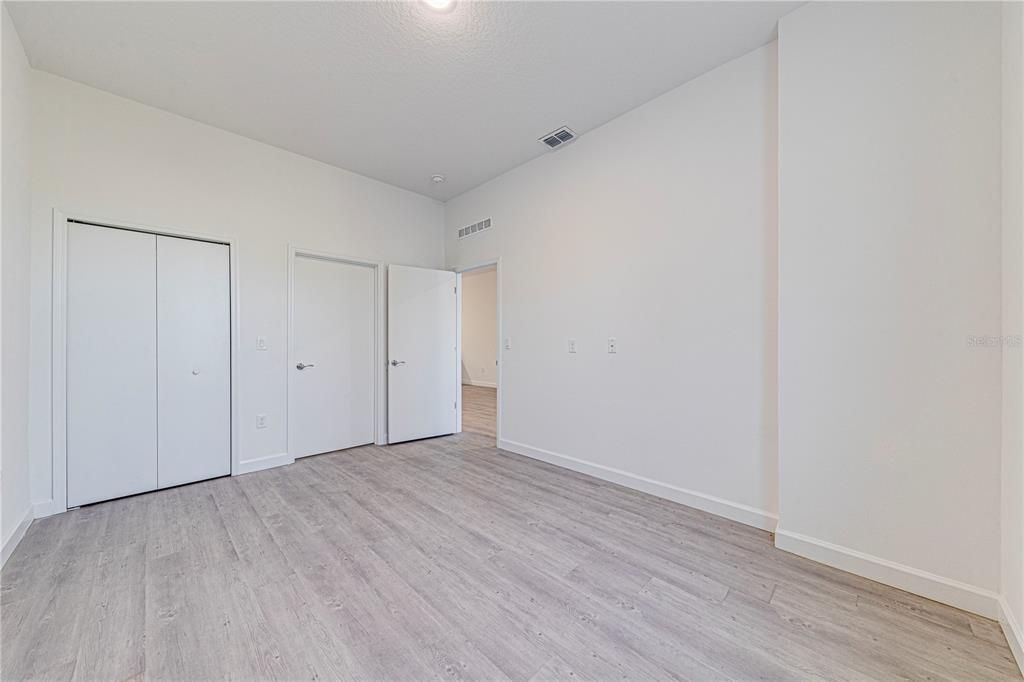 Active With Contract: $329,999 (5 beds, 4 baths, 1671 Square Feet)