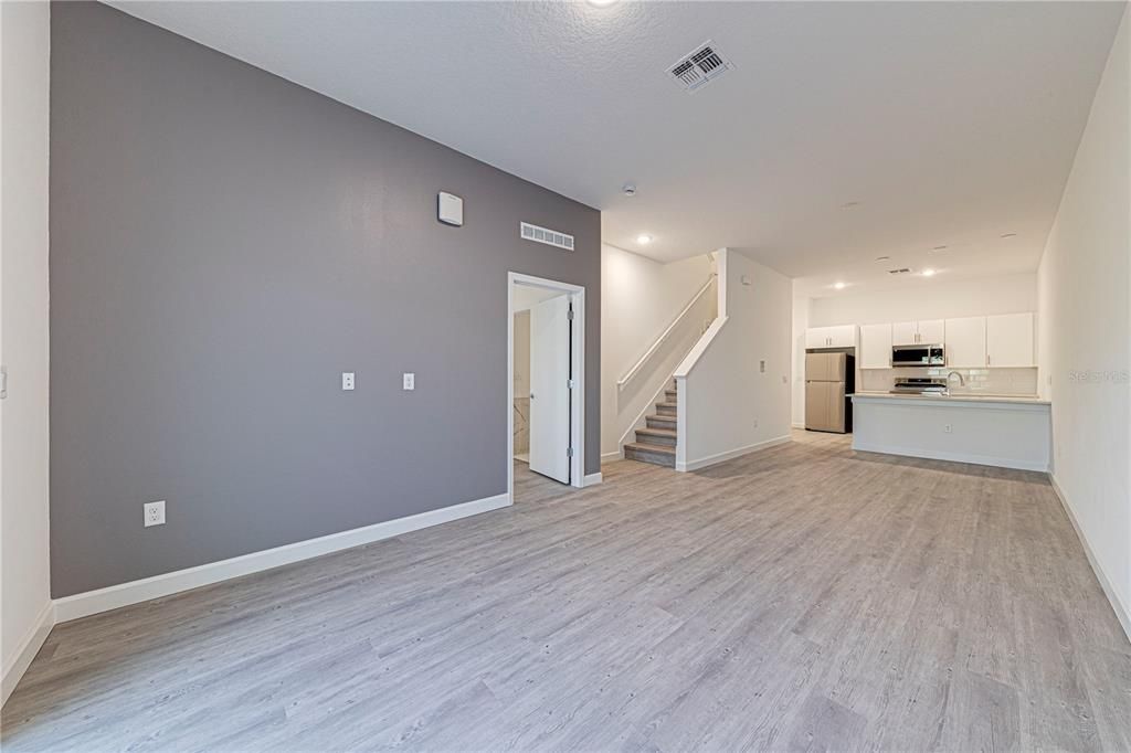 Active With Contract: $329,999 (5 beds, 4 baths, 1671 Square Feet)