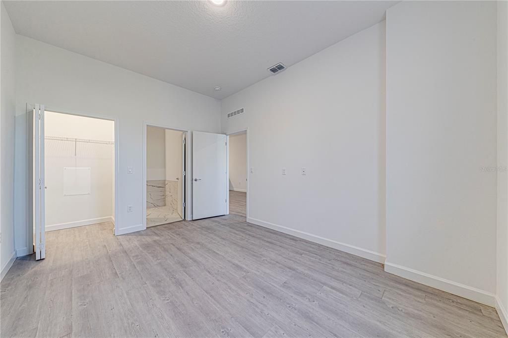 Active With Contract: $329,999 (5 beds, 4 baths, 1671 Square Feet)