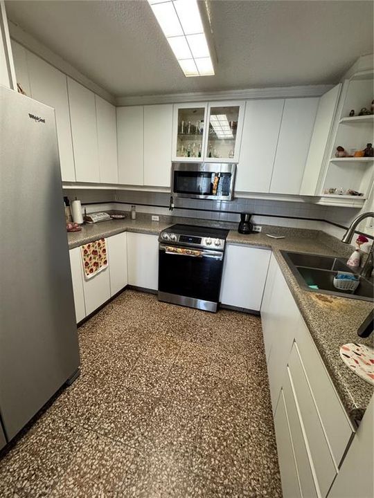 На продажу: $435,000 (3 спален, 2 ванн, 1900 Квадратных фут)