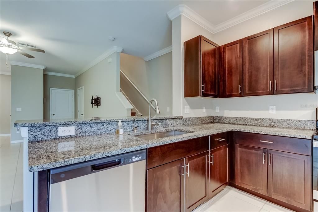 出租: $2,300 (3 贝兹, 2 浴室, 1634 平方英尺)