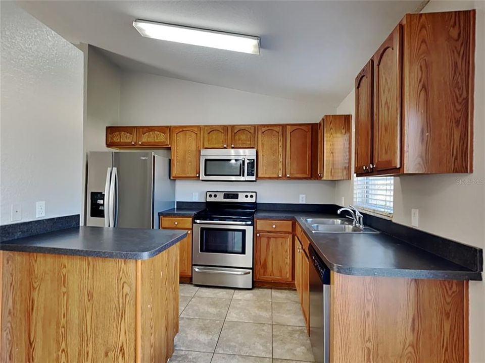 For Rent: $1,575 (3 beds, 2 baths, 1357 Square Feet)