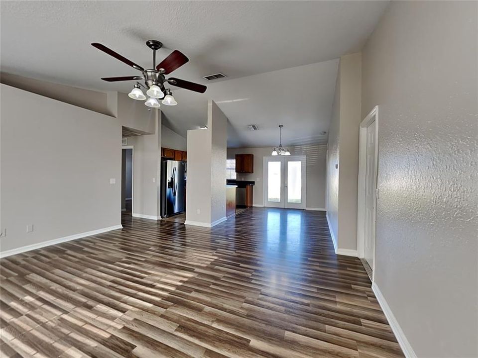 For Rent: $1,575 (3 beds, 2 baths, 1357 Square Feet)