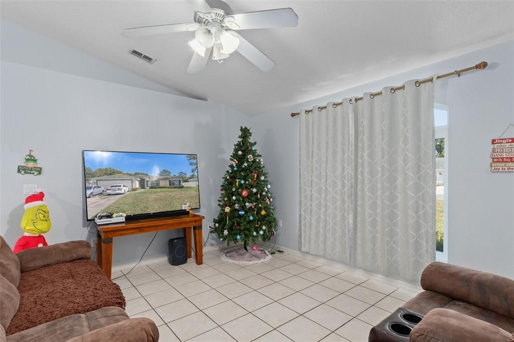 En Venta: $299,000 (3 camas, 2 baños, 1745 Pies cuadrados)