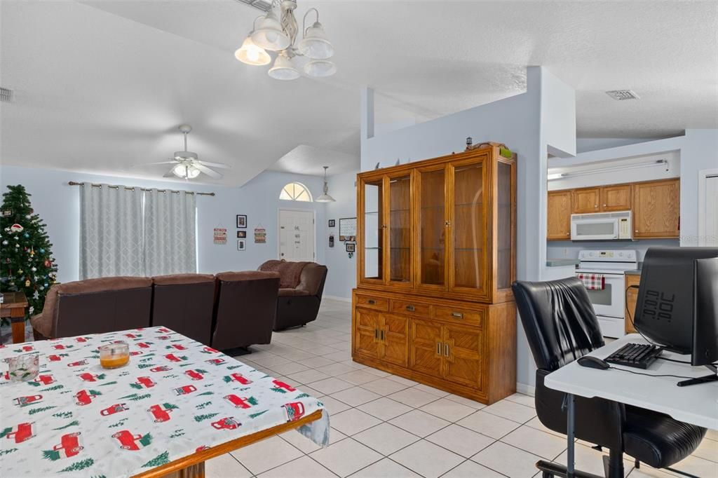 En Venta: $299,000 (3 camas, 2 baños, 1745 Pies cuadrados)