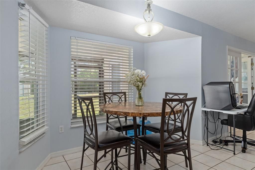 En Venta: $299,000 (3 camas, 2 baños, 1745 Pies cuadrados)