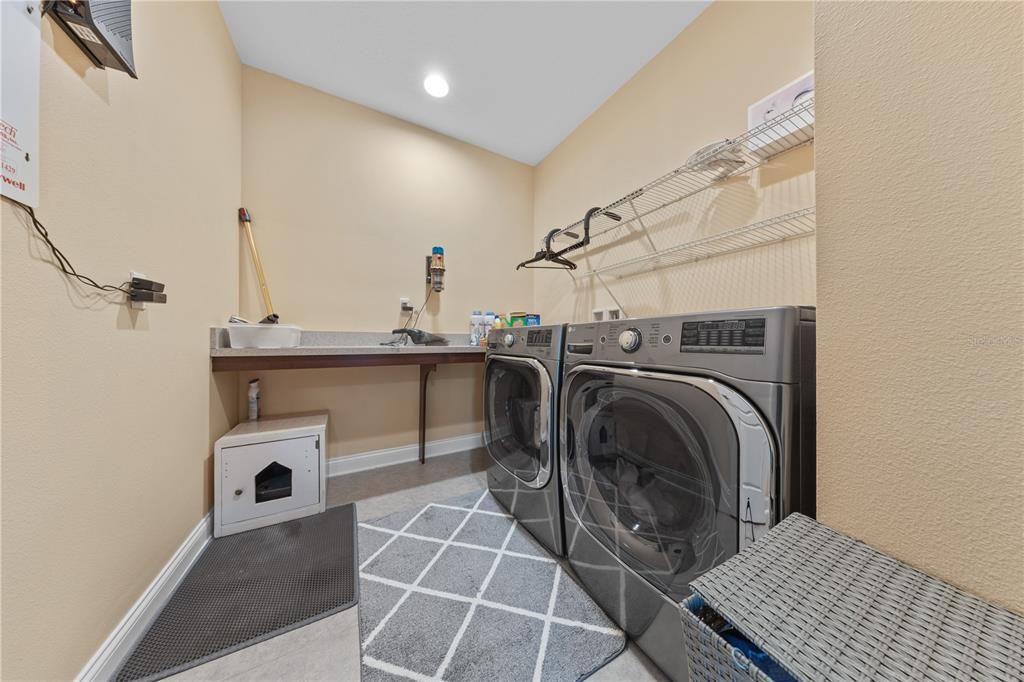 На продажу: $745,000 (4 спален, 2 ванн, 2745 Квадратных фут)