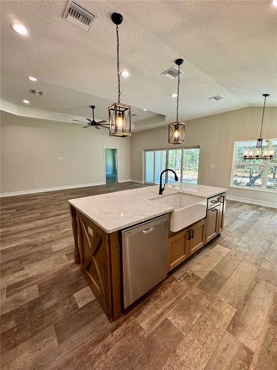 待售: $545,000 (3 贝兹, 2 浴室, 2208 平方英尺)