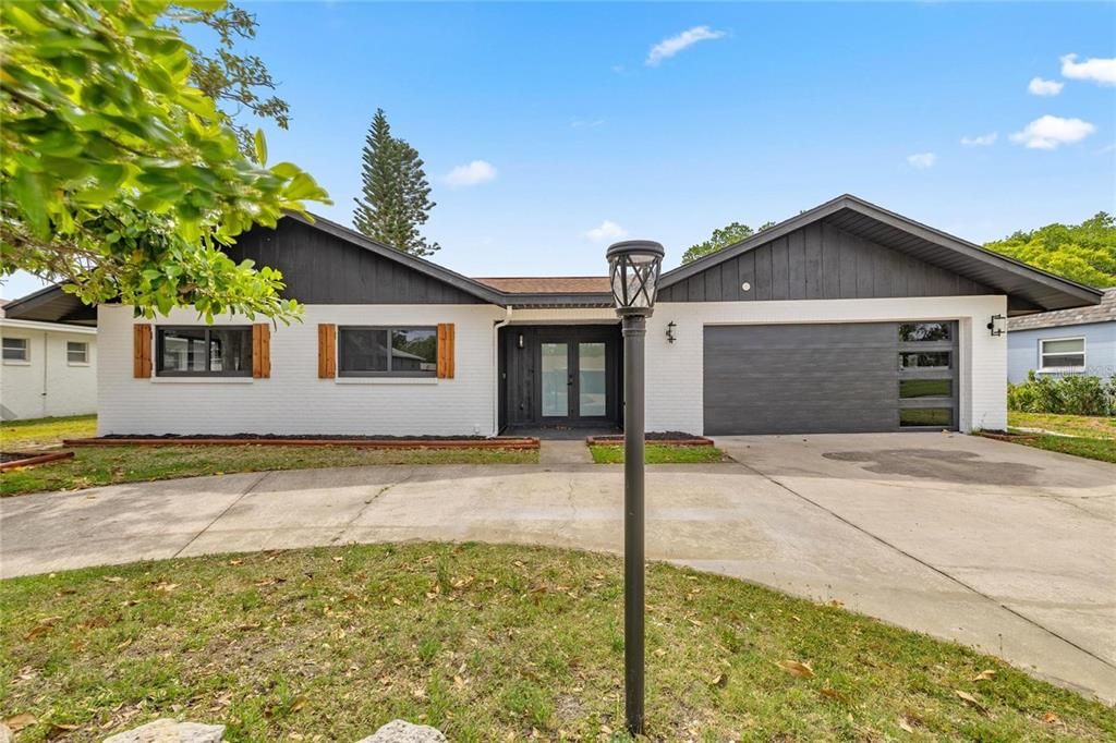 For Sale: $618,999 (3 beds, 2 baths, 1964 Square Feet)