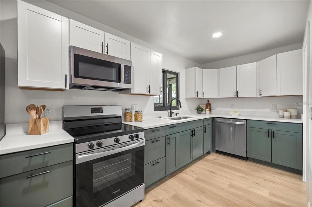 For Sale: $618,999 (3 beds, 2 baths, 1964 Square Feet)